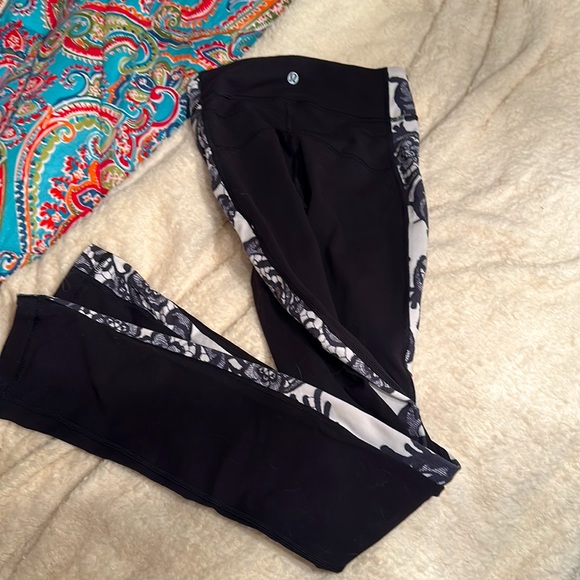 Lululemon leggings black with lace stripe good condition size 2 - Picture 1 of 4